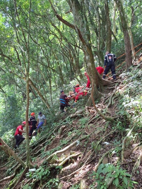Jovem de Cachoeira sofre queda no Cerro Botucaraí