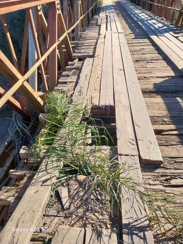 Ponte do Capané tem buraco que gera risco de acidente