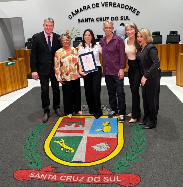 Angélica Fonseca recebe o título de Cidadã Santa-cruzense