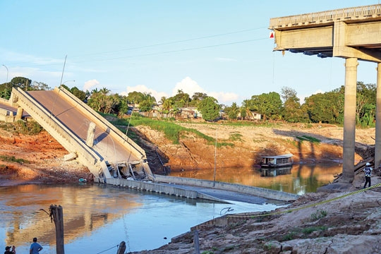 Ponte da Cidade cai no Acre