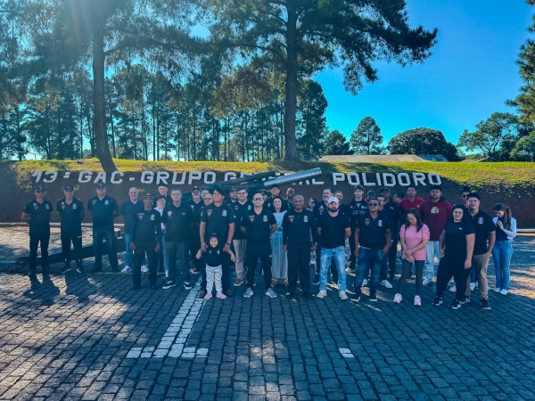 Ex-militares visitaram o 13° Grupo de Artilharia de Campanha 