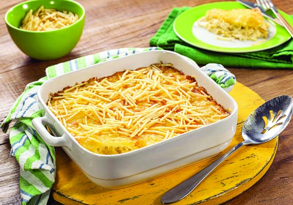 Fricassê de frango com milho e batata palha