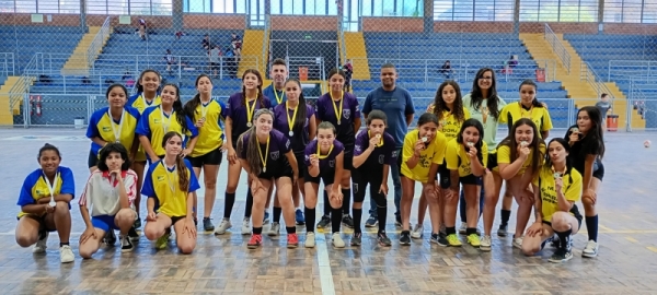 Escola Jenny é campeão do futsal feminino do Jemcs