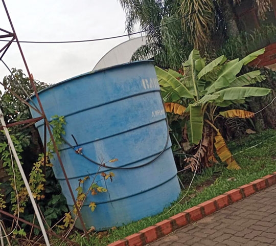 Mosquito adora caixa d’água mal tampada