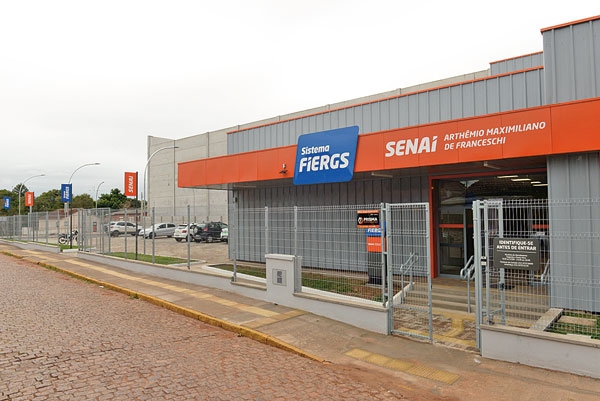 Casa nova para o Senai