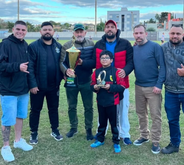Dynamo recebe o troféu de campeão da Segundona 