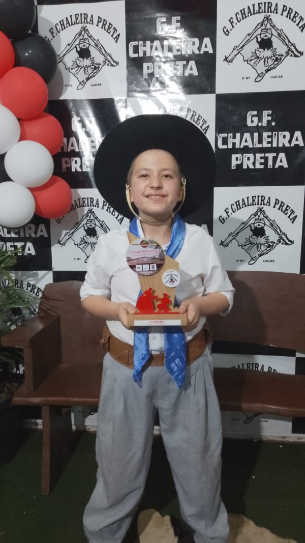 Petrus Mello foi campeão em rodeio em Ijuí 