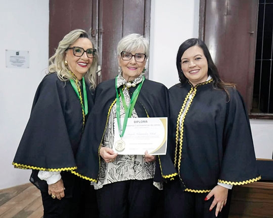 Ex-prefeita recebe homenagem da ACL