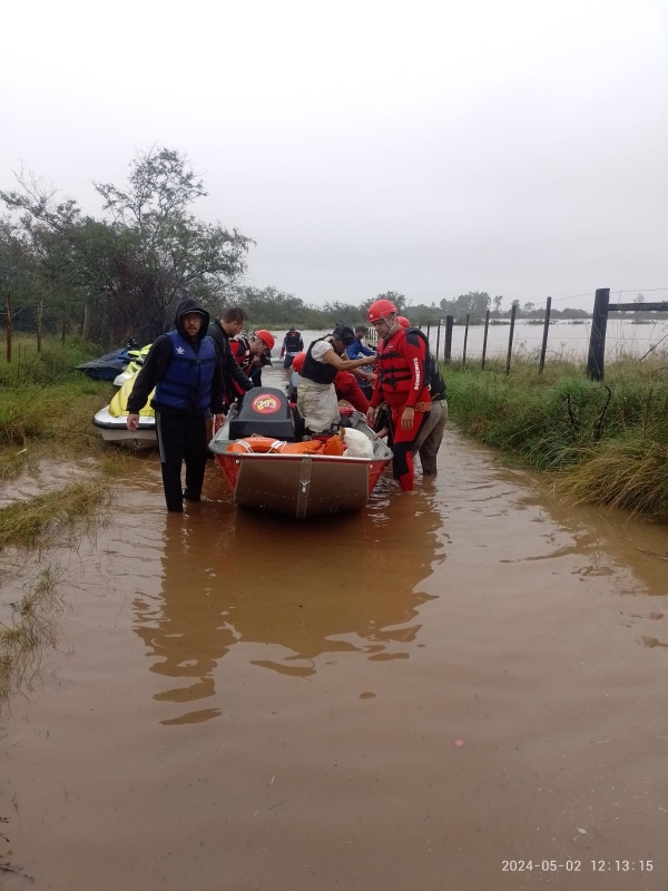 Corpo de Bombeiros resgatou pessoas 14 ilhadas em Cachoeira do Sul