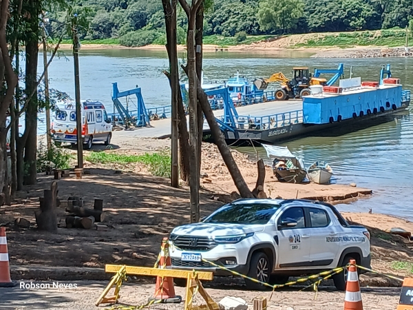 Balsa para para manutenção de urgência no Rio Jacuí 