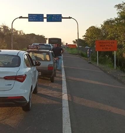 Fila para a balsa se estende pela BR 153