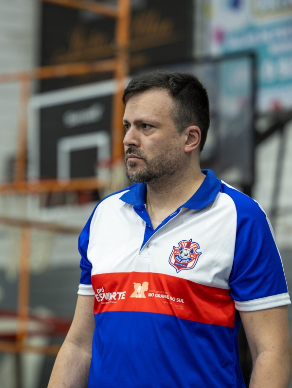 São José renova com Dalvan