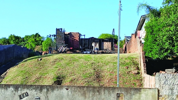 Vaquinha virtual é criada após incêndio em casa