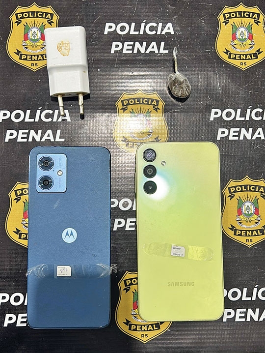 Celulares do tráfico apreendidos na cadeia