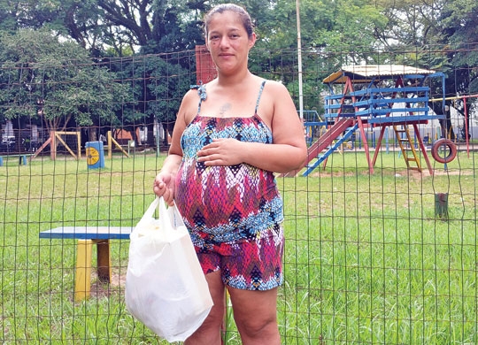 Grávida tenta recomeçar