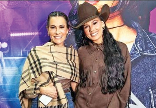 Ana Castela celebra o aniversário da mãe