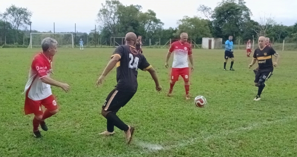 Veterano 50 definirá duelos semifinais neste sábado