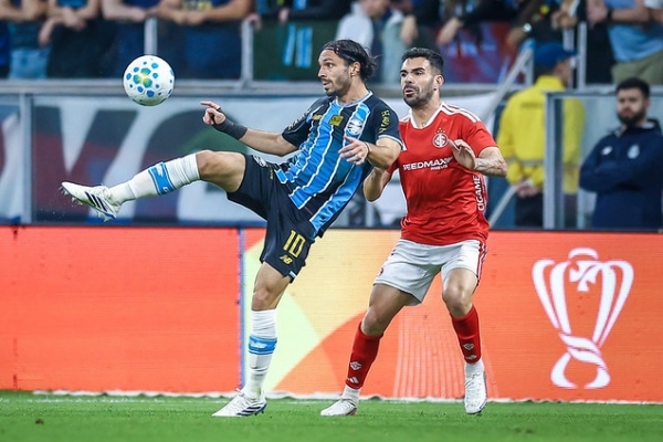 Grêmio bate o Inter por 3 a 1 e vai à semifinal da Copa do Brasil