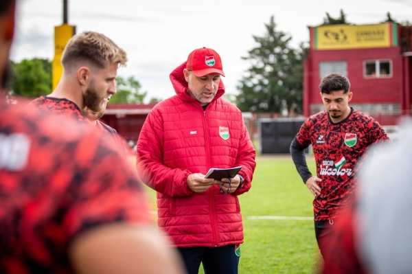 Técnico Márcio Nunes encara semifinal da Divisão de Acesso