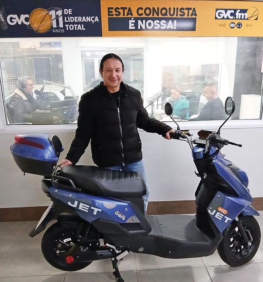 Aposentado ganha a moto da GVC