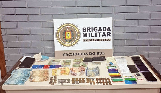 Suspeitos de furtar de idosa são presos
