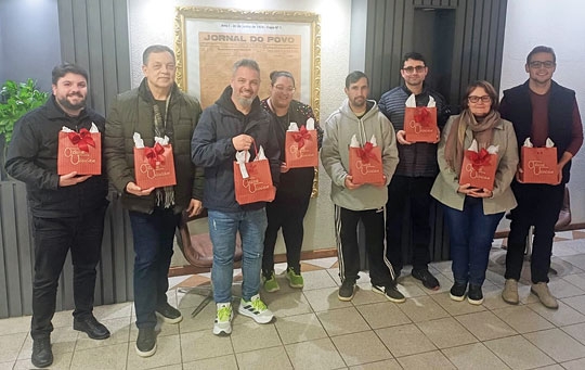 JP celebra 97 anos com homenagem a 15 colaboradores