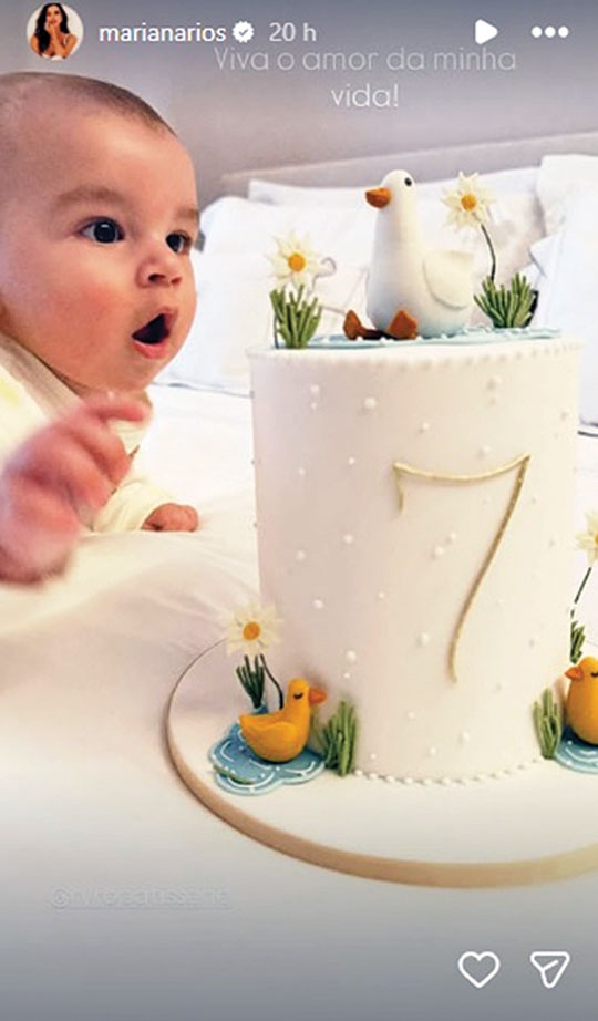 Mariana Rios encanta ao celebrar mêsversário do filho com bolo temático de patos
