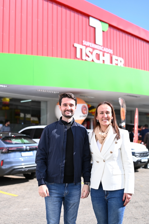 Tischler inaugura mercado em Santa Cruz