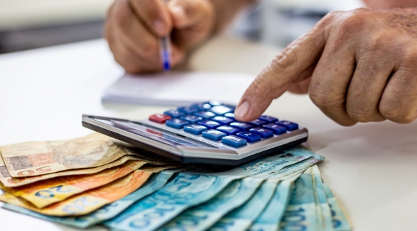 Comerciários terão 6,40% de reajuste este ano