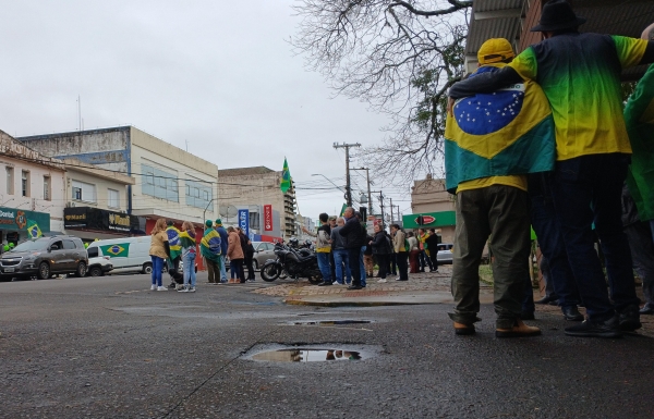 Chuva e tempo nublado não atrapalharam protesto da Direita