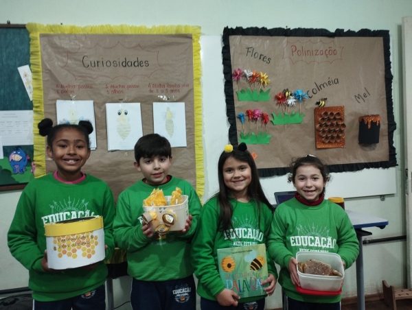 Escola Cândida Fortes Brandão realizou Mostra Científica sobre as Abelhas