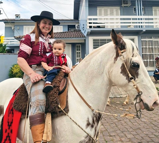 Desfile de gerações marca Dia do Gaúcho