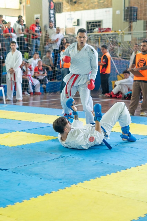 Cristian Werlang é campeão no caratê