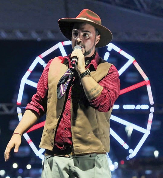 Cantor Rodrigo Silva concorre a revelação gaúcha