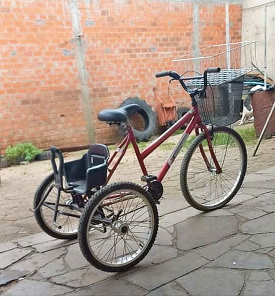 Triciclo e bicicleta são furtados