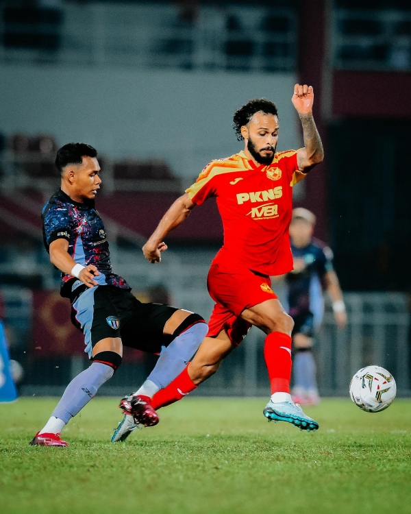 Chrigor comanda goleada com hat trick na Malásia