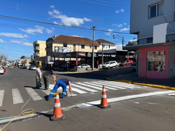 Prefeitura segue revitalização da pintura na Júlio de Castilhos