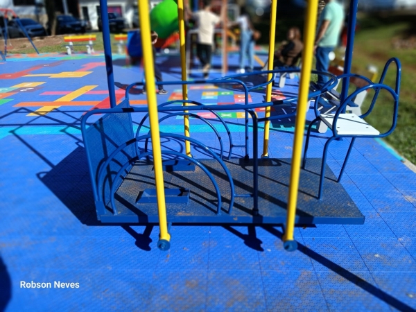 Uso inadequado de brinquedo é flagrado e filmado na Praça Bonifácio