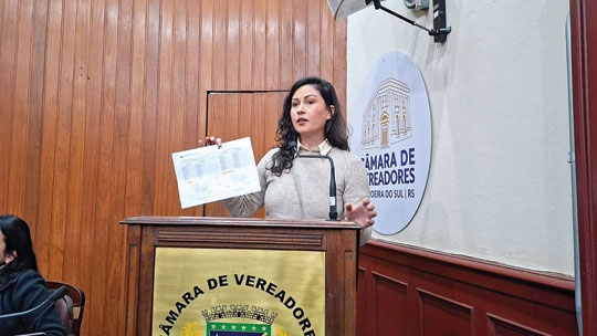Mariana acusa prefeito pela crise do transporte