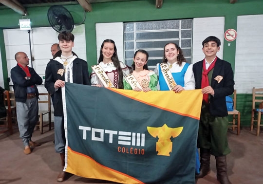 Totem domina concurso de prendas e peões