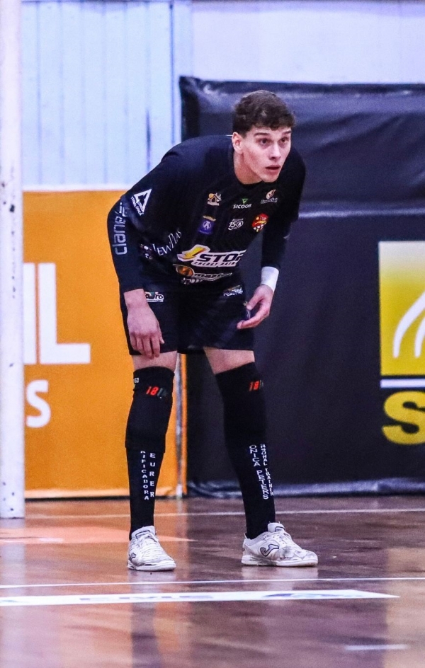 Goleiro Rodrigo Trojahn disputa a Supercopa do Brasil