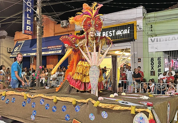 Clara Nunes recebe bela homenagem