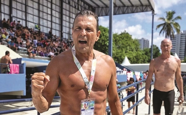 Rodrigo Carvalho conquista ouros no Sul-americano de Natação