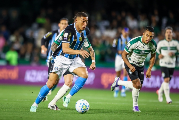 Grêmio derrota o Coritiba por 1 a 0 e respira no Brasileirão 