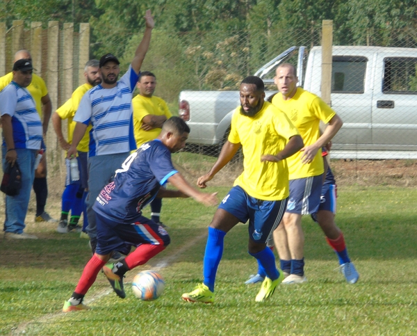 Quatro times pelas últimas três vagas à semifinal do futebol 35
