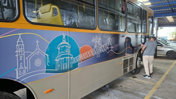 Pontos históricos de Cachoeira decoram os ônibus da Expresso Presidente