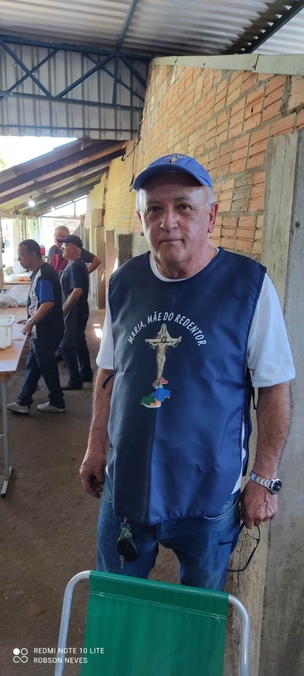 Muita comida para os devotos de Maria