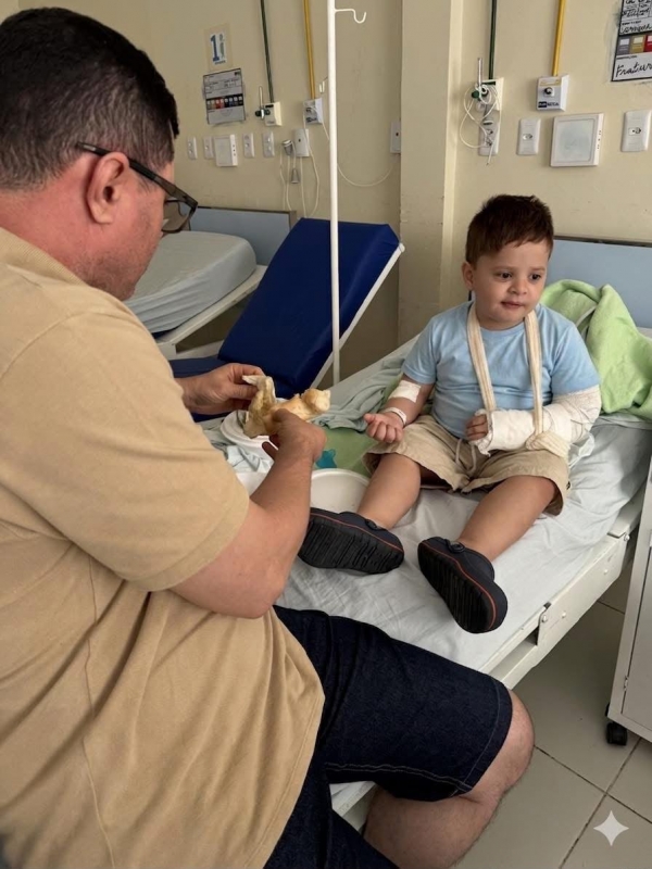 Pai pede ajuda para tratamento de filho de quatro anos com câncer