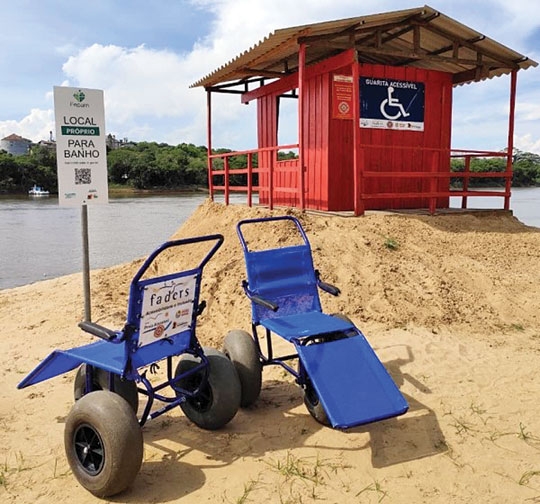 Praia Nova já conta com as cadeiras de banho assistido