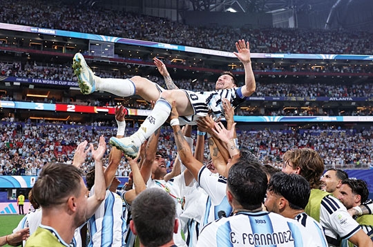 Argentina e Suíça avançam